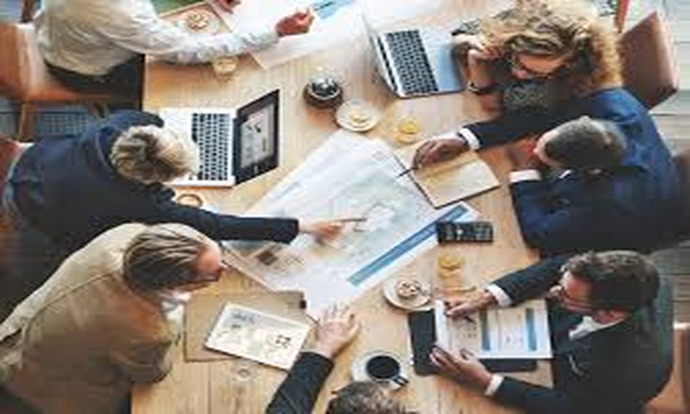 What does strong collaboration look like in modern workplaces?